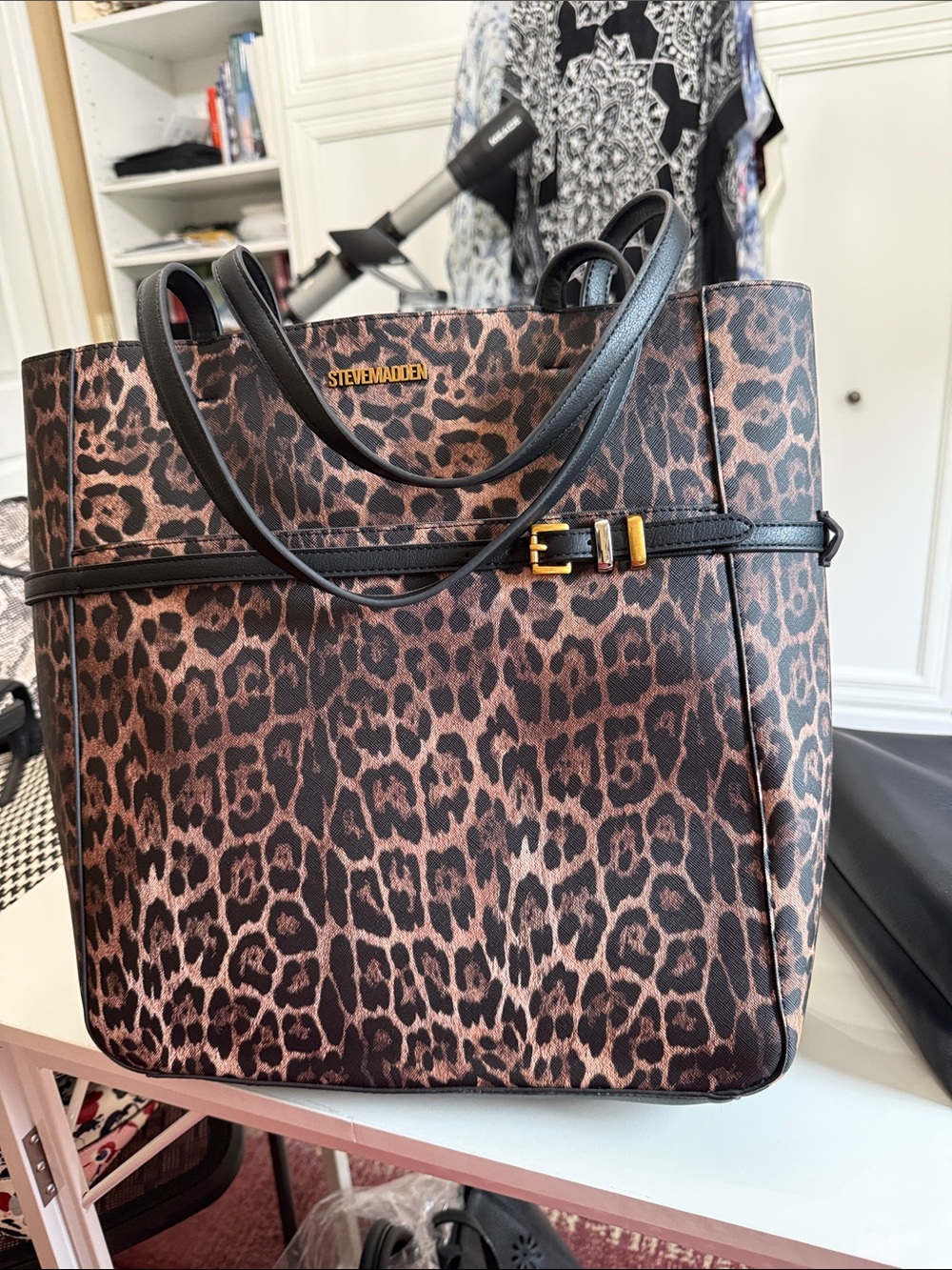 Beautiful Steve Madden 14” x 14” tote with 2nd bag . Animal print just stunning